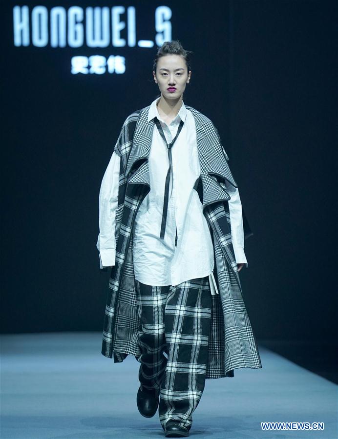 CHINA-BEIJING-FASHION WEEK-SHI HONGWEI (CN)