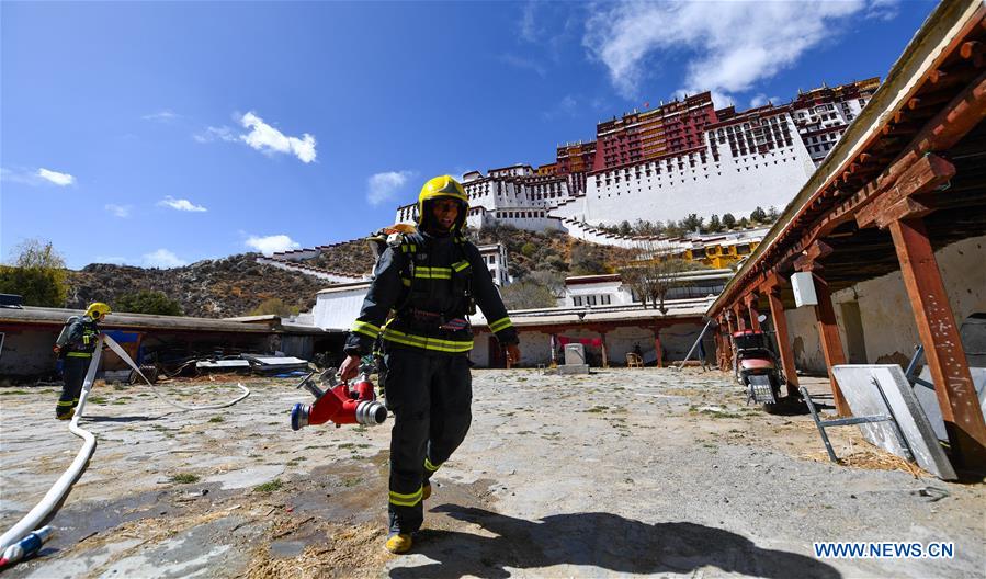 CHINA-LHASA-FIREFIGHTER-DRILL (CN)