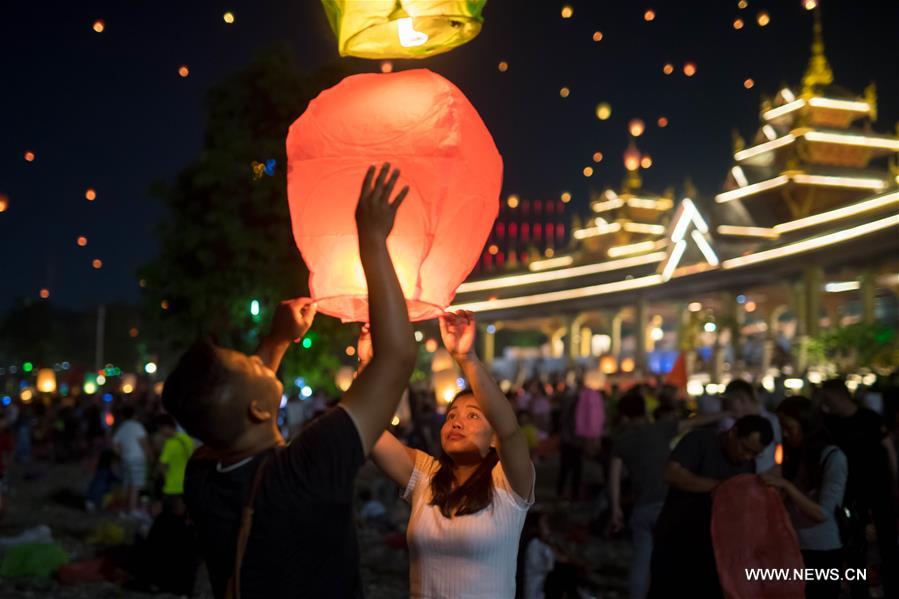 CHINA-YUNNAN-JINGHONG-KONGMING LANTERNS (CN)