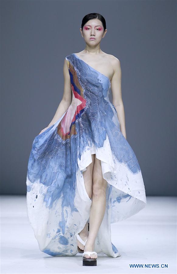 CHINA-BEIJING-GRADUATE FASHION WEEK (CN)