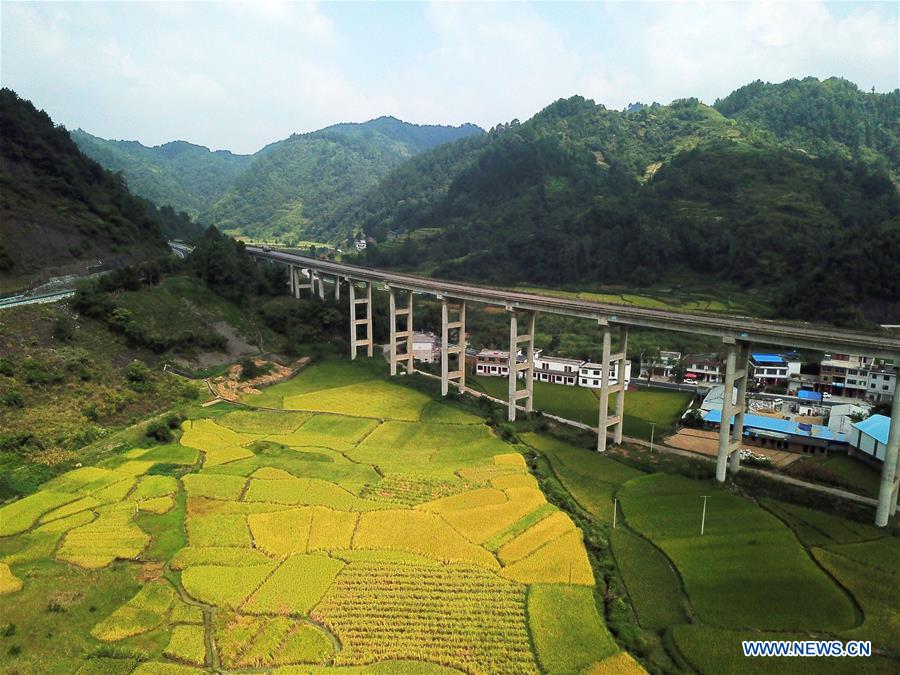 CHINA-GUIZHOU-EXPRESSWAY-SCENERY (CN)