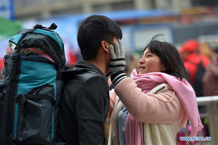 (MOMENTS FOREVER) CHINA-SPRING FESTIVAL-HOMEWARD BOUND-FAMILY REUNION (CN)