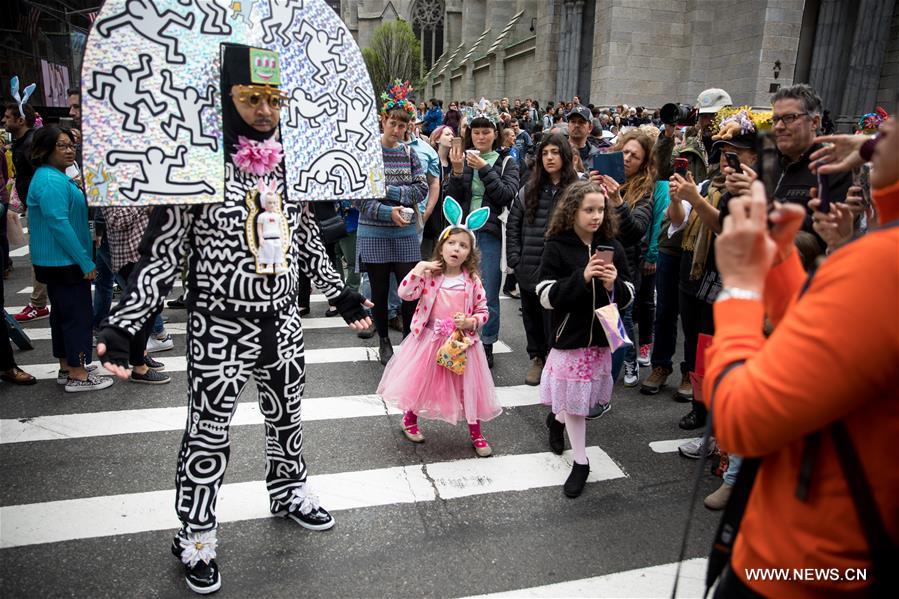 U.S.-NEW YORK-EASTER PARADE-BONNET FESTIVAL