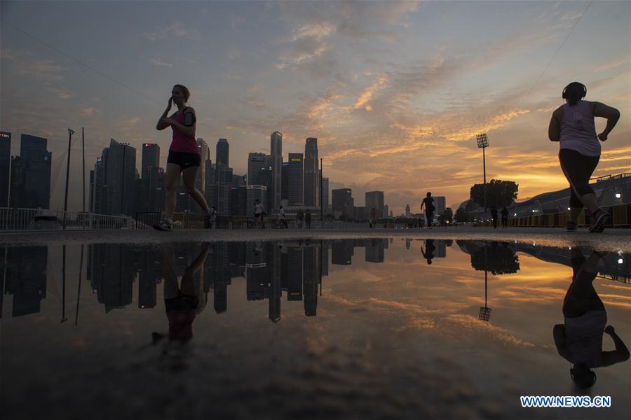 SINGAPORE-SKYLINE-SUNSET