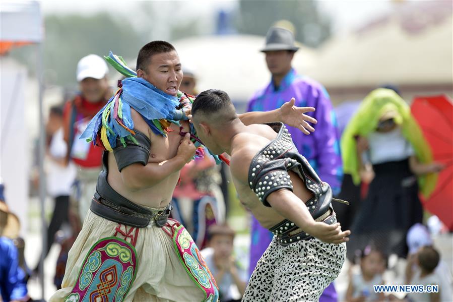 CHINA-INNER MONGOLIA-HOHHOT-WRESTLING(CN)