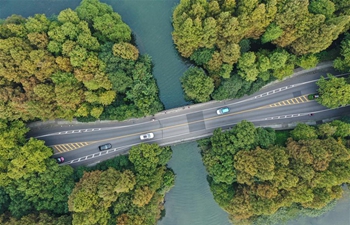 Autumn scenery of West Lake scenic area in Hangzhou