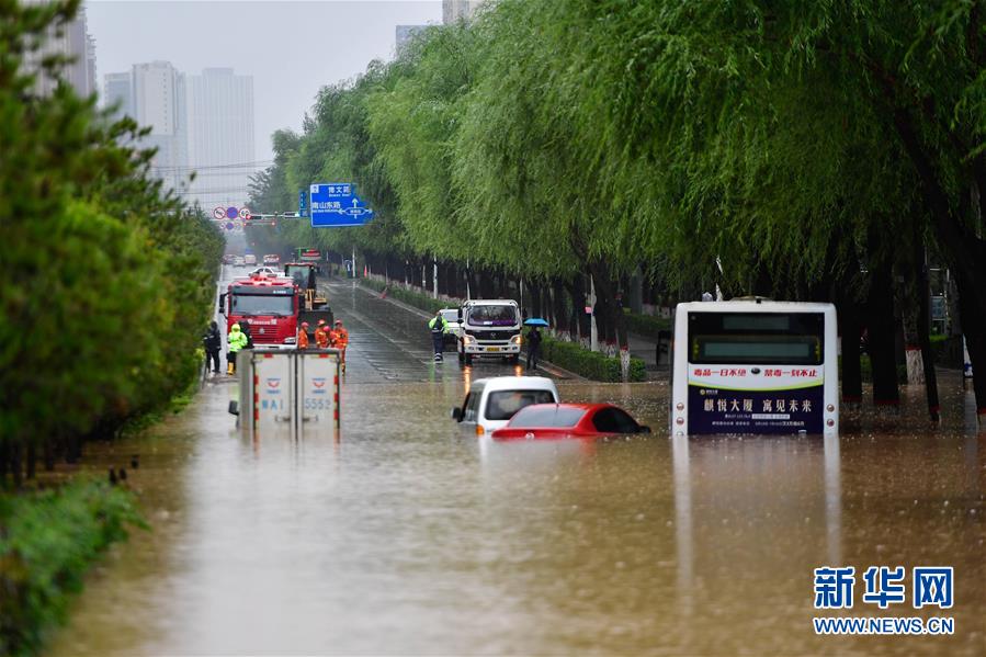 （社会）（2）青海西宁：强降水引发城市积水