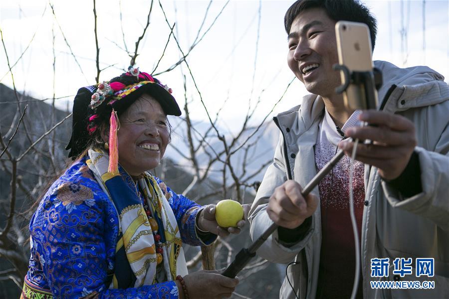 （新华全媒头条·迎接两会特别报道·图文互动）（12）不同寻常的两会 万众一心的力量——写在2020年全国两会召开之际