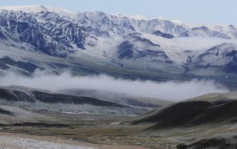 祁连山九月迎秋雪 雪山雾?；杂陈躺菰? />  
<div>祁连山九月迎秋雪 雪山雾?；杂陈躺菰?/div>
</a> 
</div>
<div class=